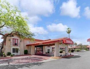 Days Inn By Wyndham Tucson City Center Room photo