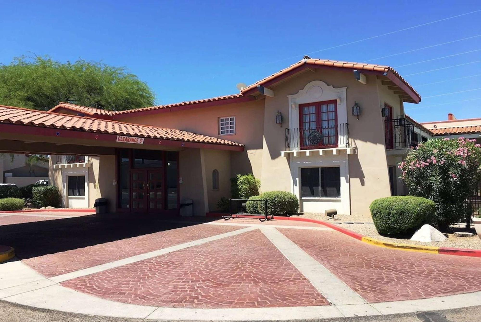 Days Inn By Wyndham Tucson City Center Exterior photo