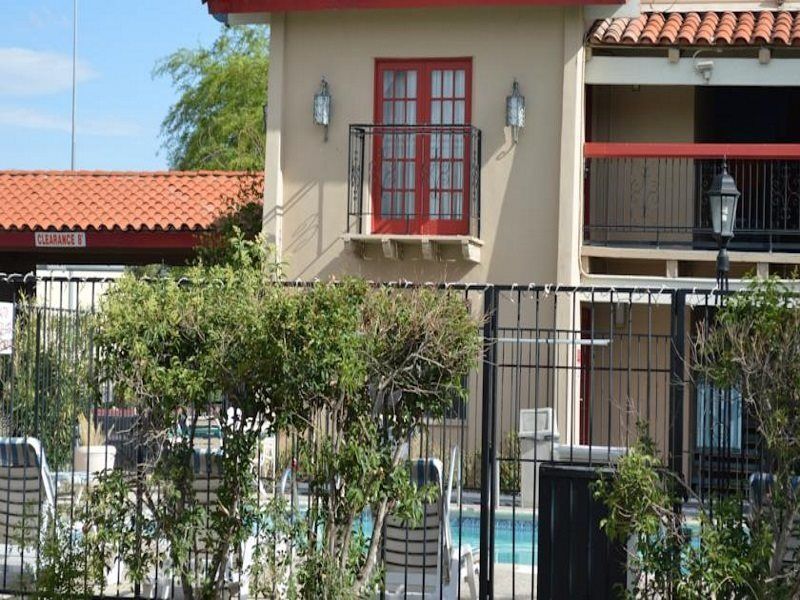 Days Inn By Wyndham Tucson City Center Exterior photo