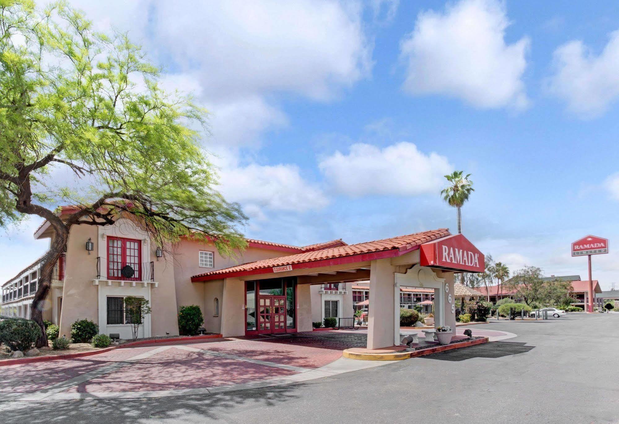 Days Inn By Wyndham Tucson City Center Exterior photo