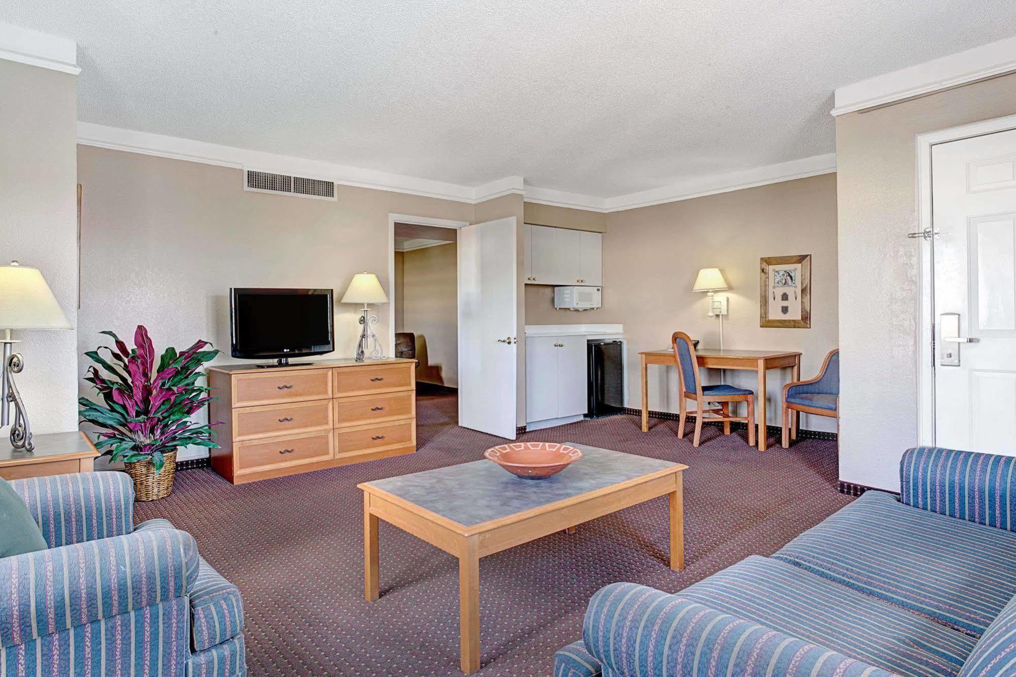 Days Inn By Wyndham Tucson City Center Exterior photo